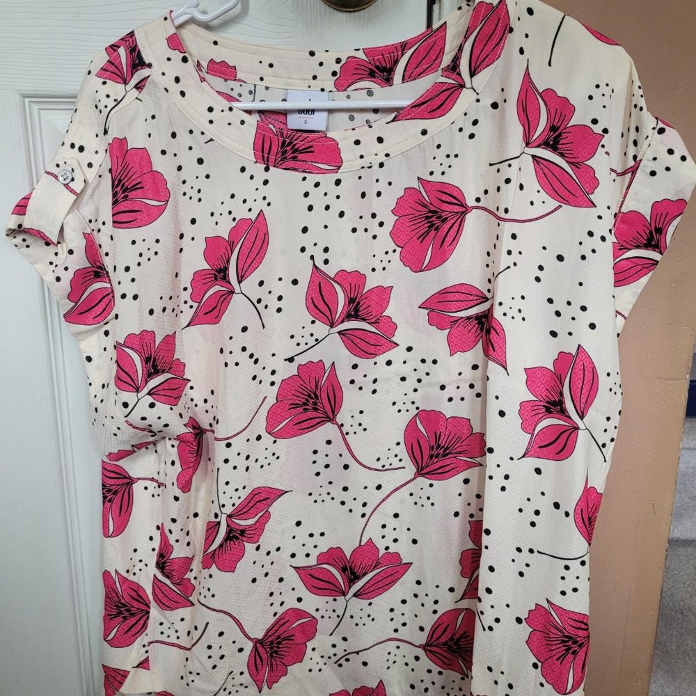 Cabi Boxy Top  White with Pink flowers